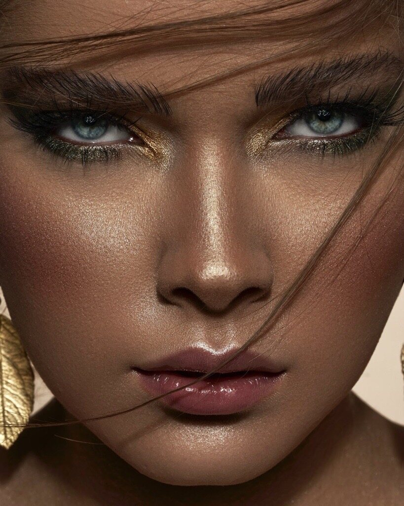 Editorial fashion make-up look